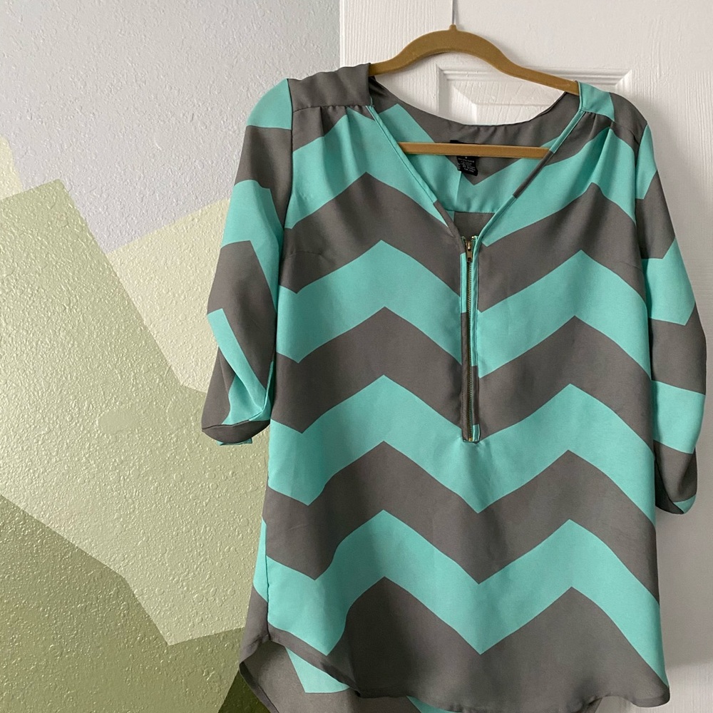 Teal and grey, chevron top
